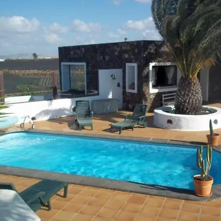 Sleeps 4 Pool Wifi Тинахо