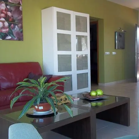 Апартаменты Sleeps 4 Pool Wifi Тинахо