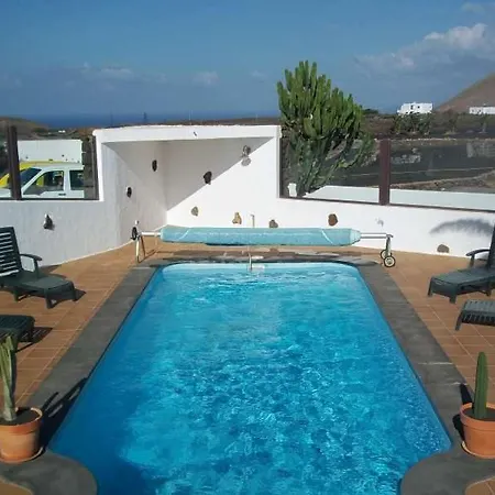 Sleeps 4 Pool Wifi * 티나조