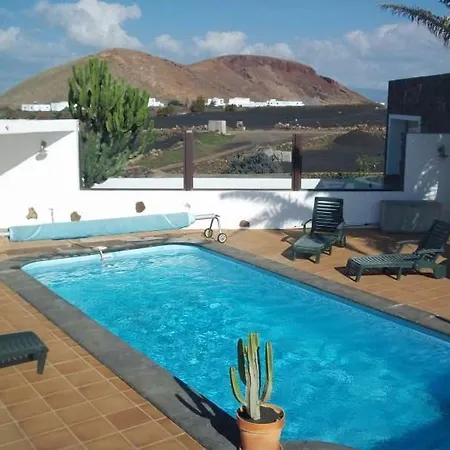 Sleeps 4 Pool Wifi 아파트