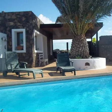 Sleeps 4 Pool Wifi 아파트 티나조